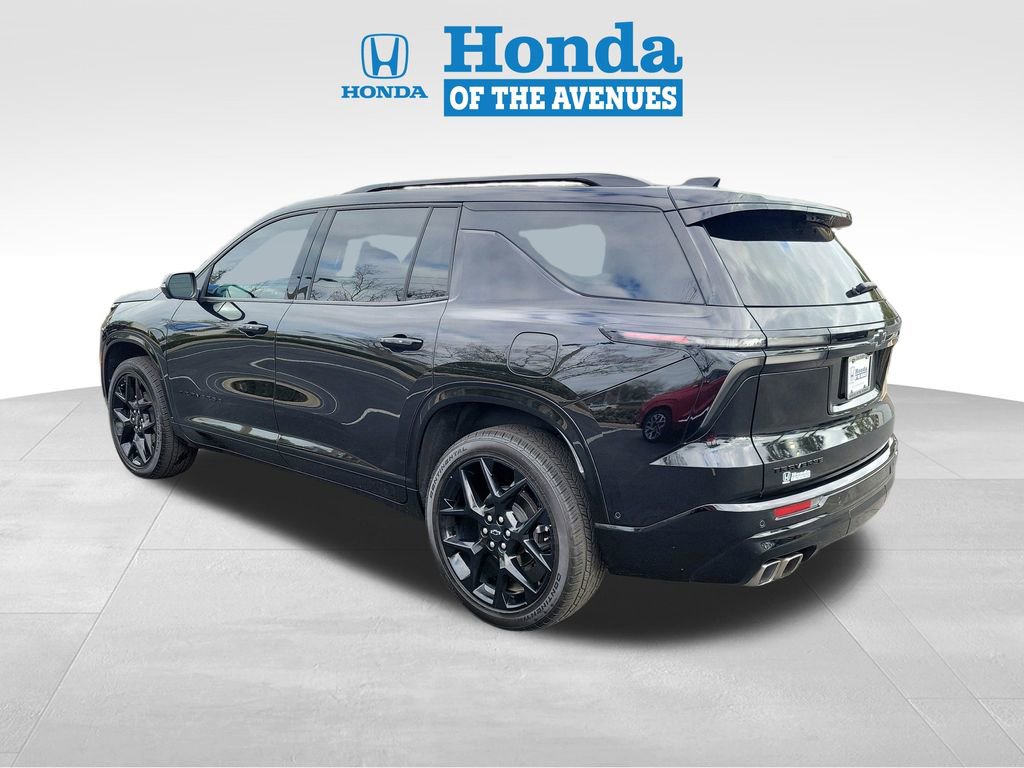 Used 2024 Chevrolet Traverse RS image 3