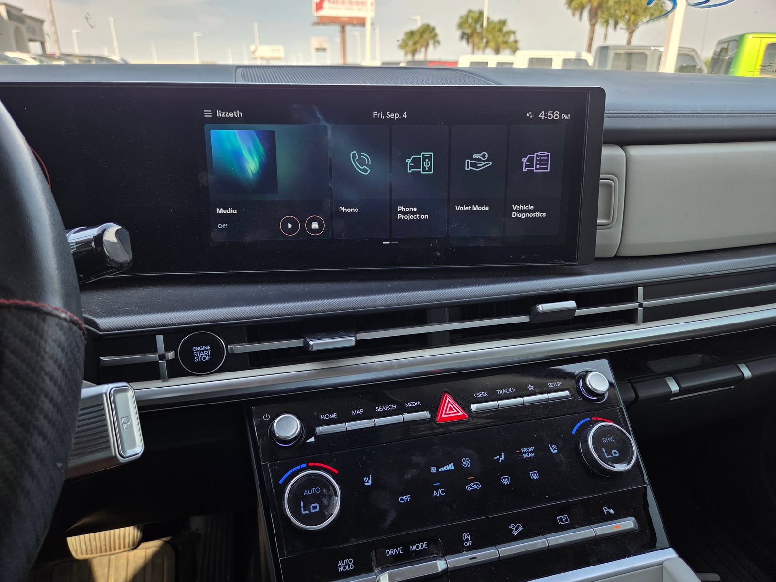 Used 2025 Hyundai Santa Fe SEL FWD image 8