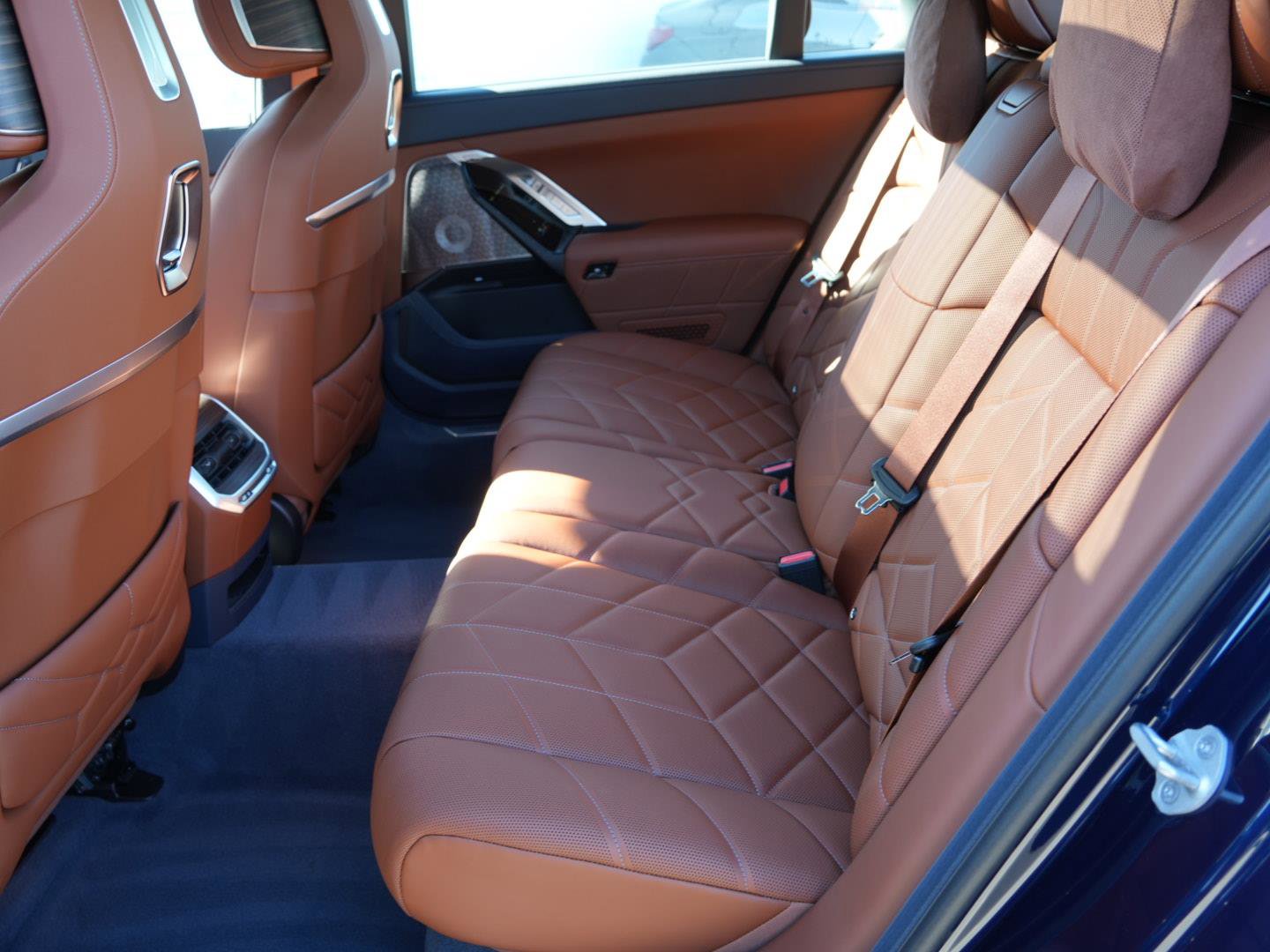 Used 2025 BMW 760i xDrive w/ Executive Package image 21