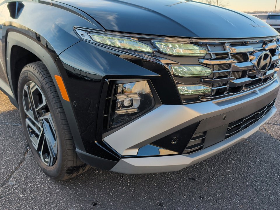 Used 2025 Hyundai Tucson Limited image 24
