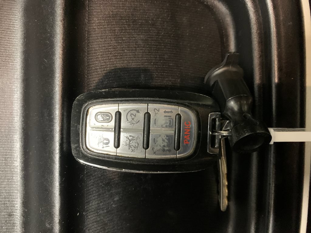 Used 2020 Chrysler Pacifica Touring-L FWD image 32