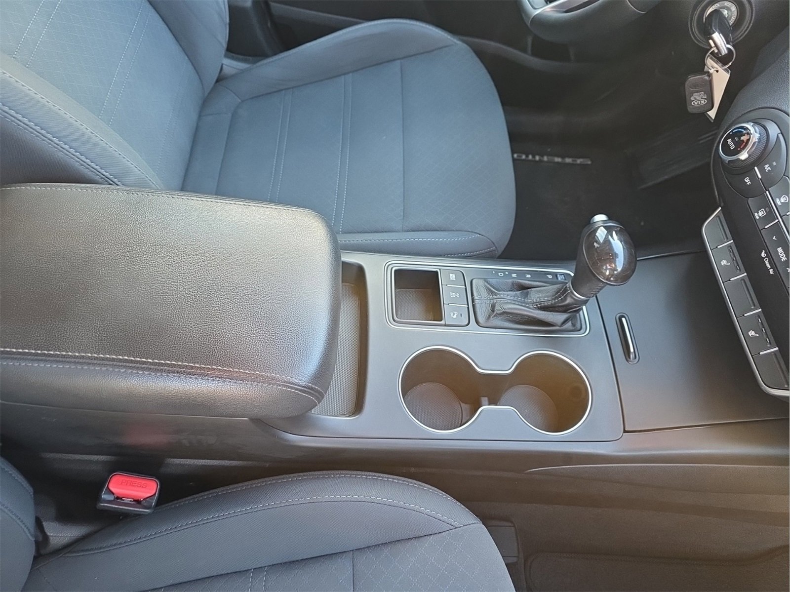 Used 2017 Kia Sorento LX w/ LX Convenience Package image 19