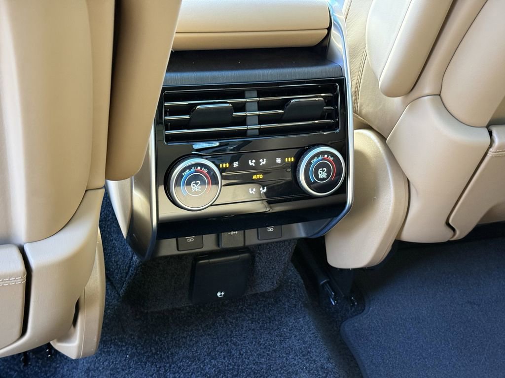 New 2025 Land Rover Range Rover Long Wheelbase SE image 12