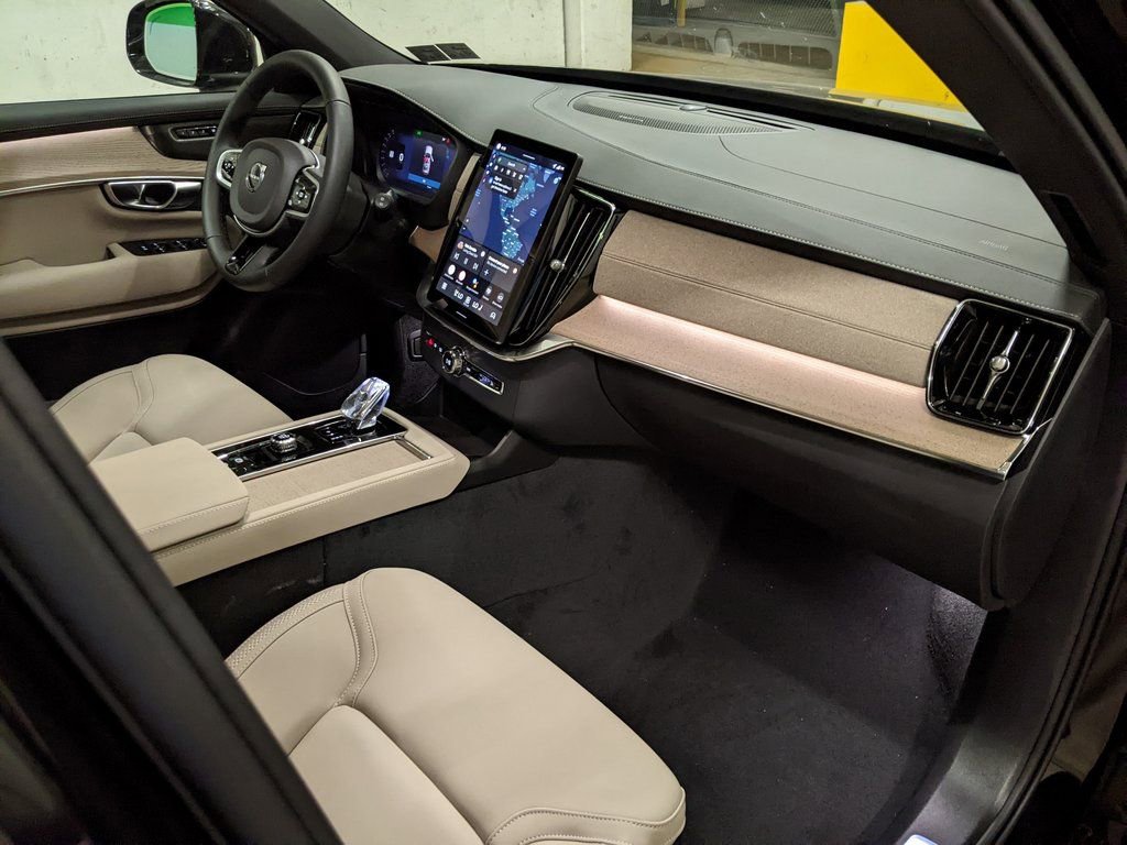 New 2026 Volvo XC90 T8 Plus w/ Protection Package Premier AWD/4WD image 21