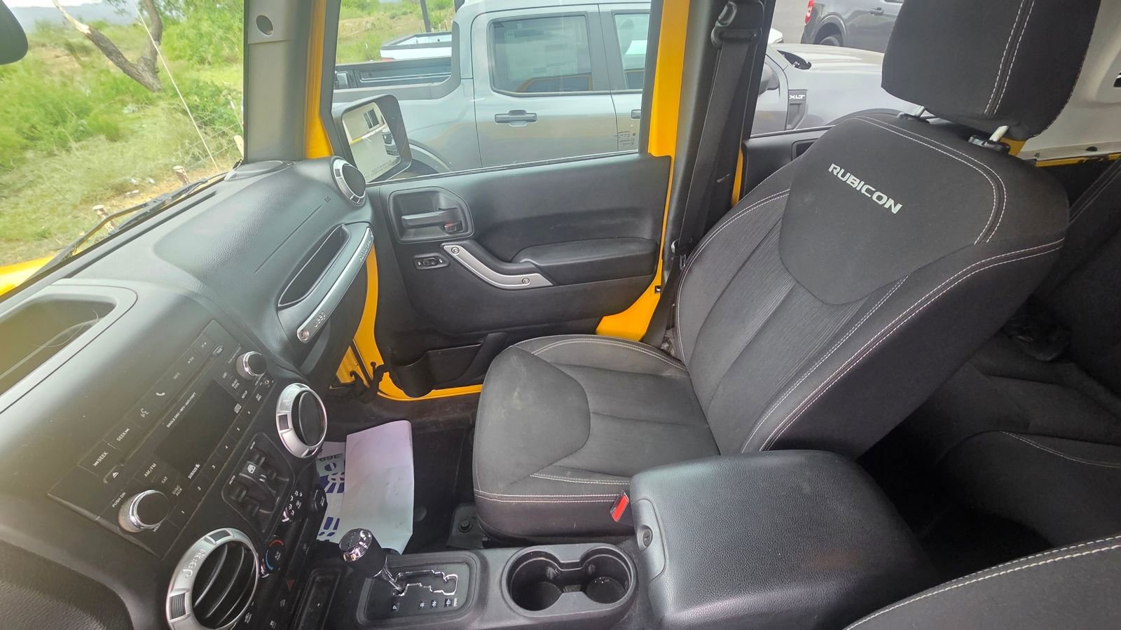 Used 2015 Jeep Wrangler Unlimited Rubicon w/ Connectivity Group image 12