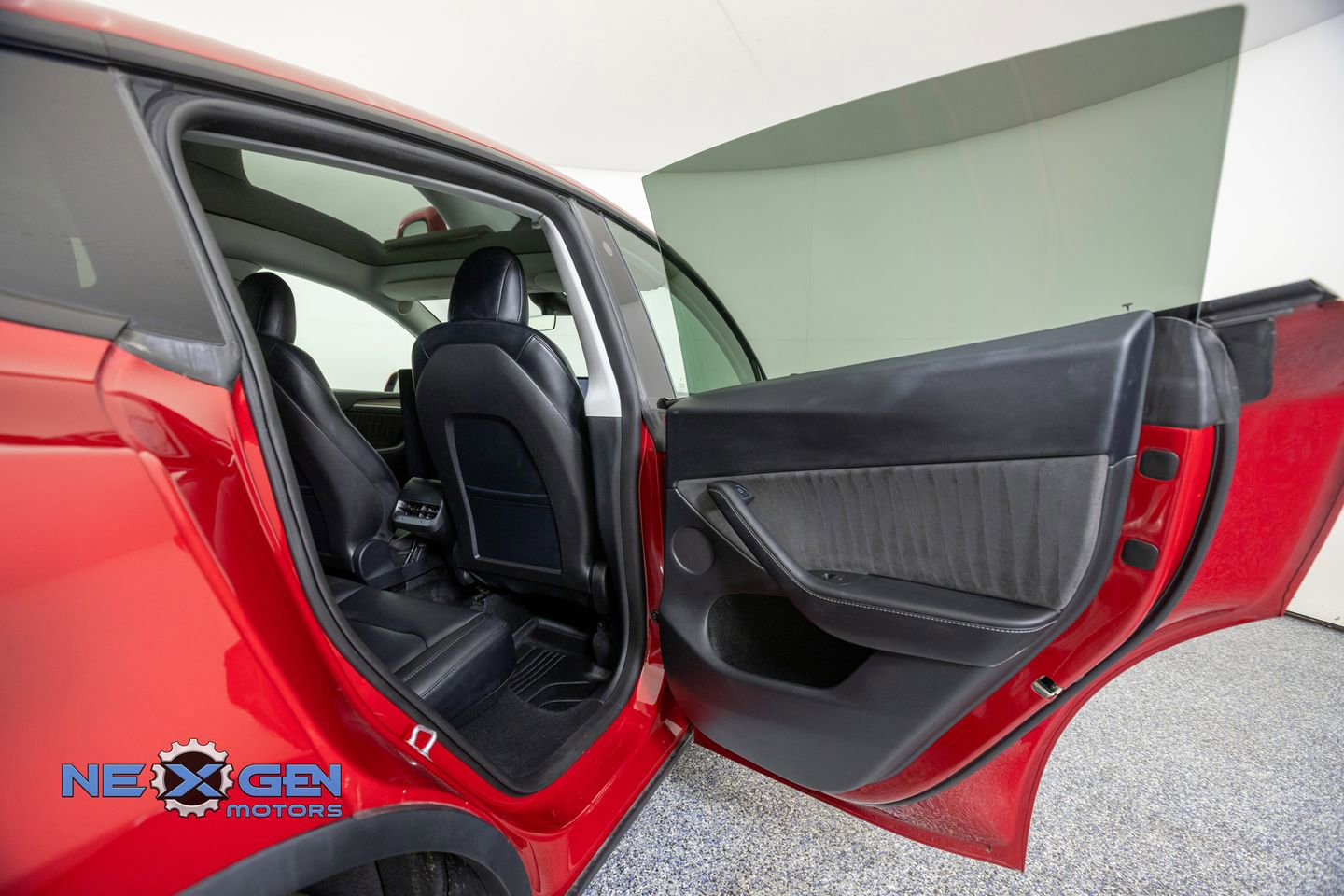 Used 2023 Tesla Model Y Long Range AWD/4WD image 31