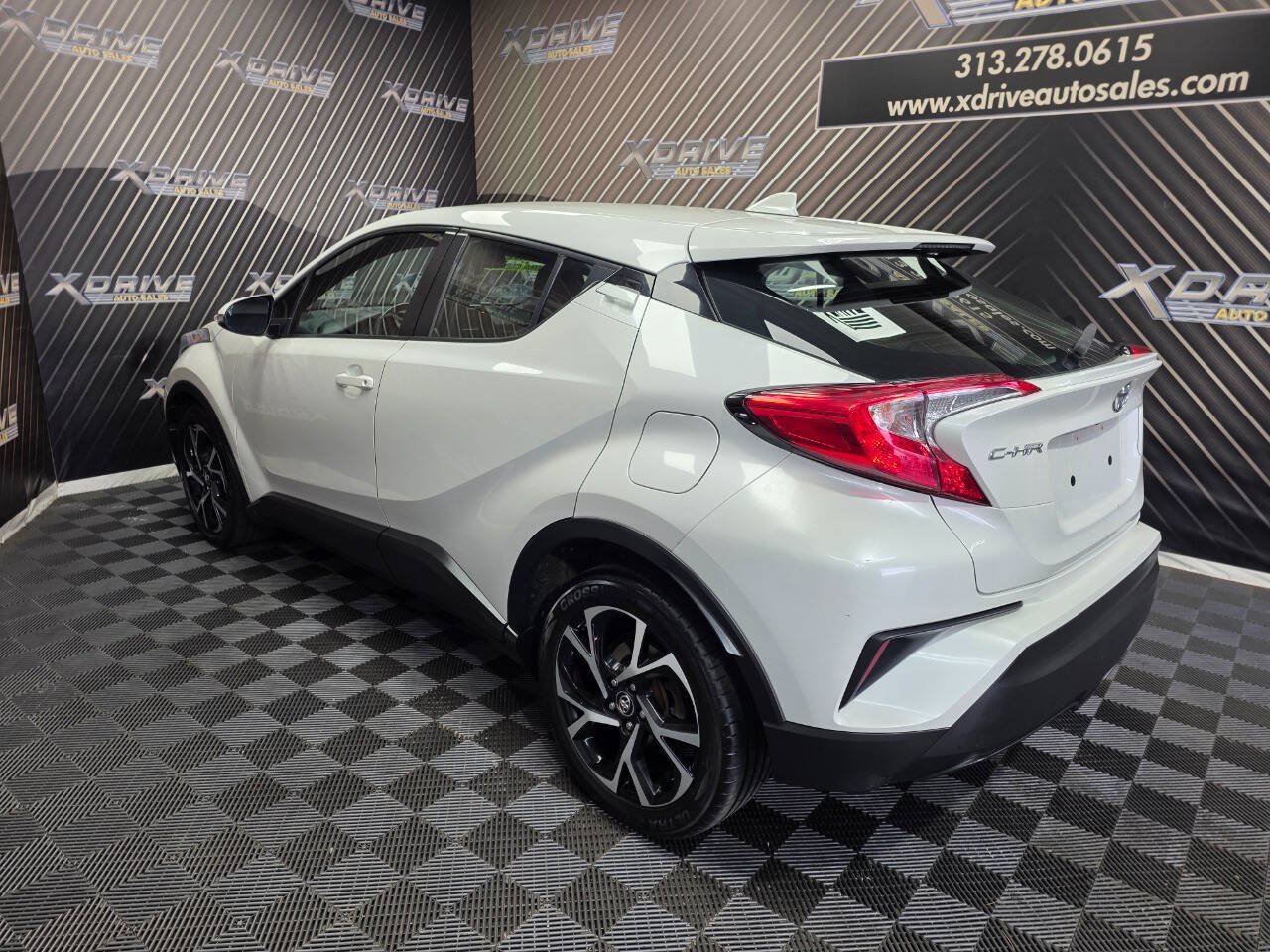 Used 2018 Toyota C-HR XLE FWD image 8