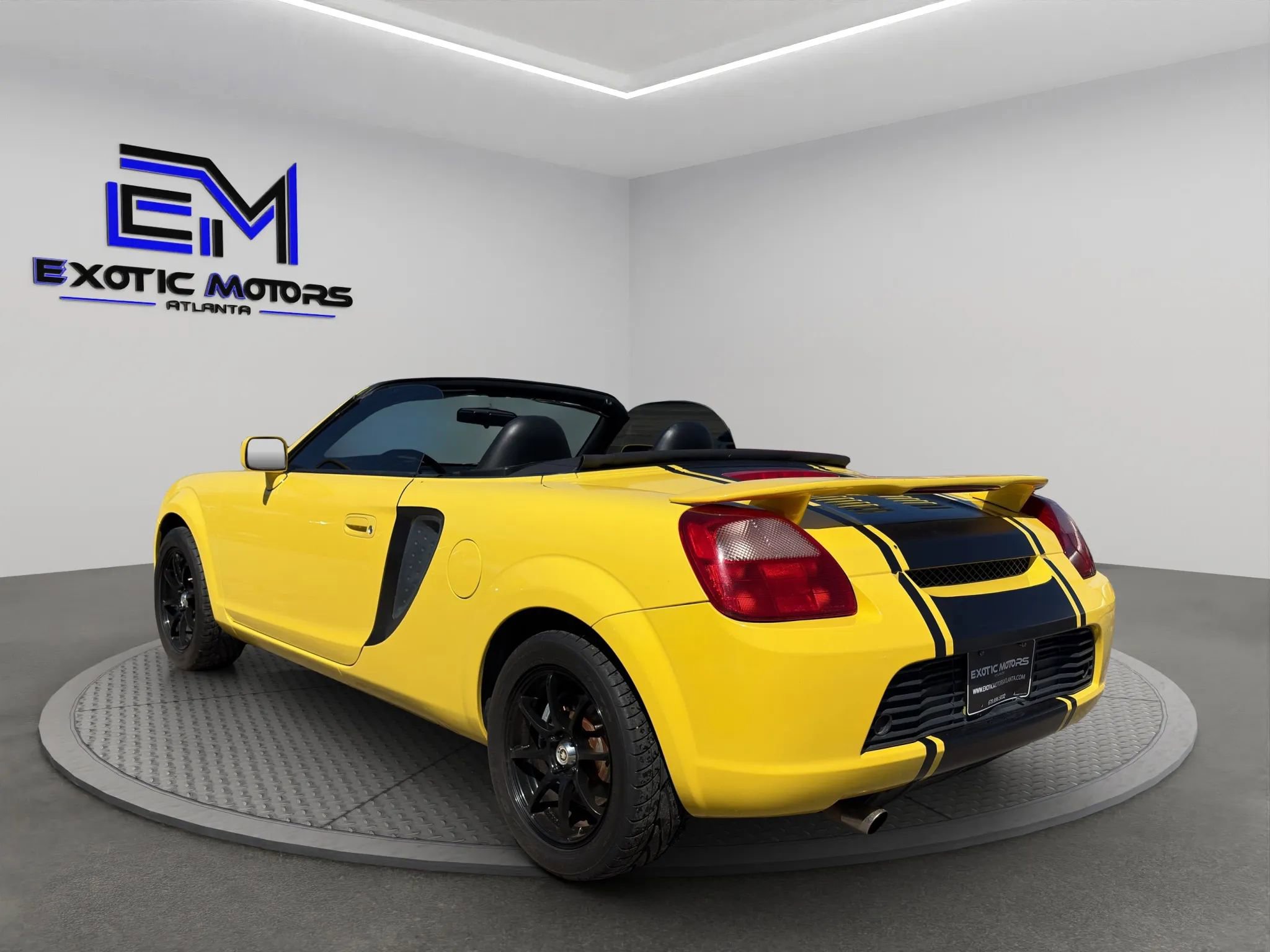 Used 2001 Toyota MR2 Spyder Convertible 2D image 3