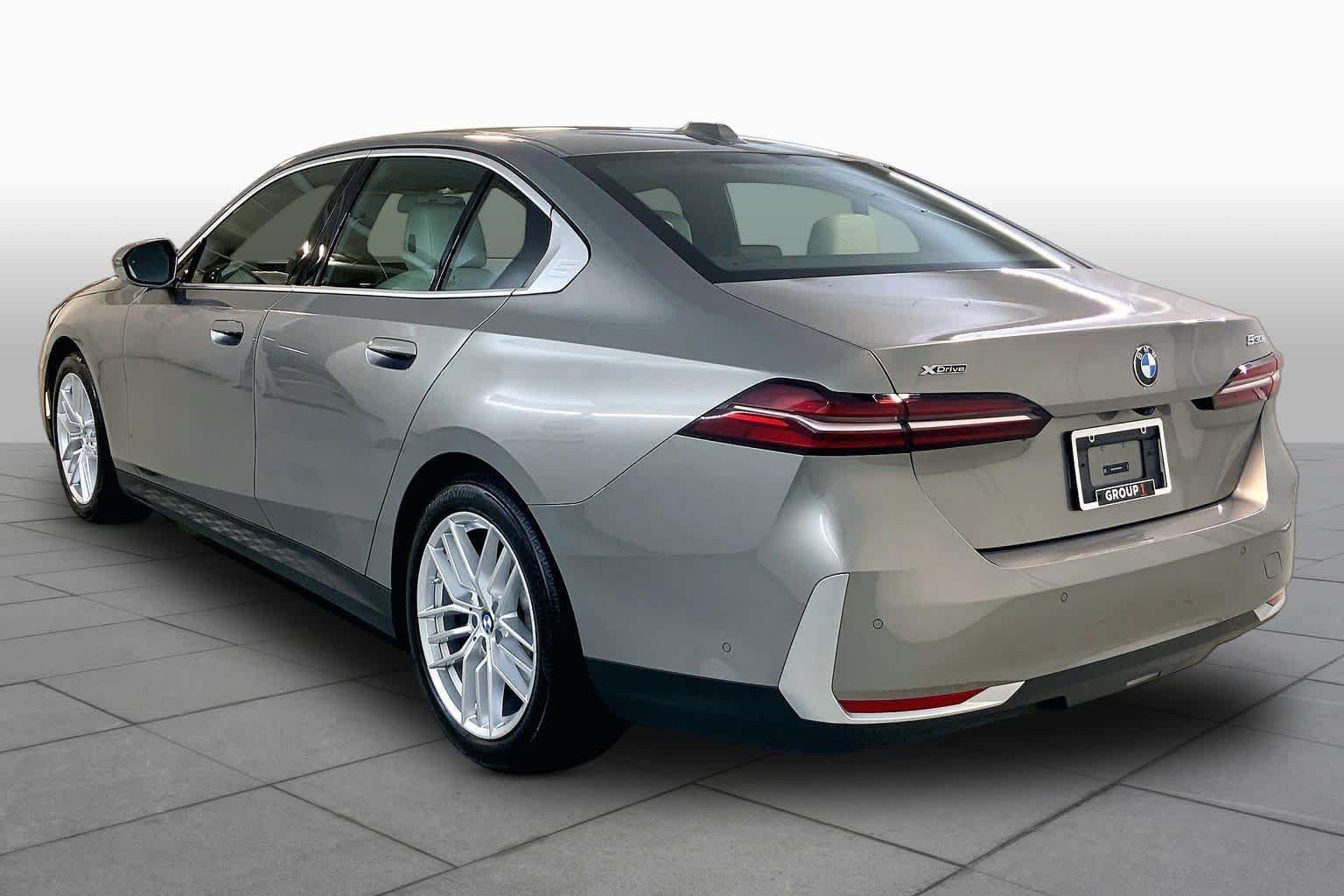 Certified 2024 BMW 530i xDrive w/ Premium Package AWD/4WD image 11