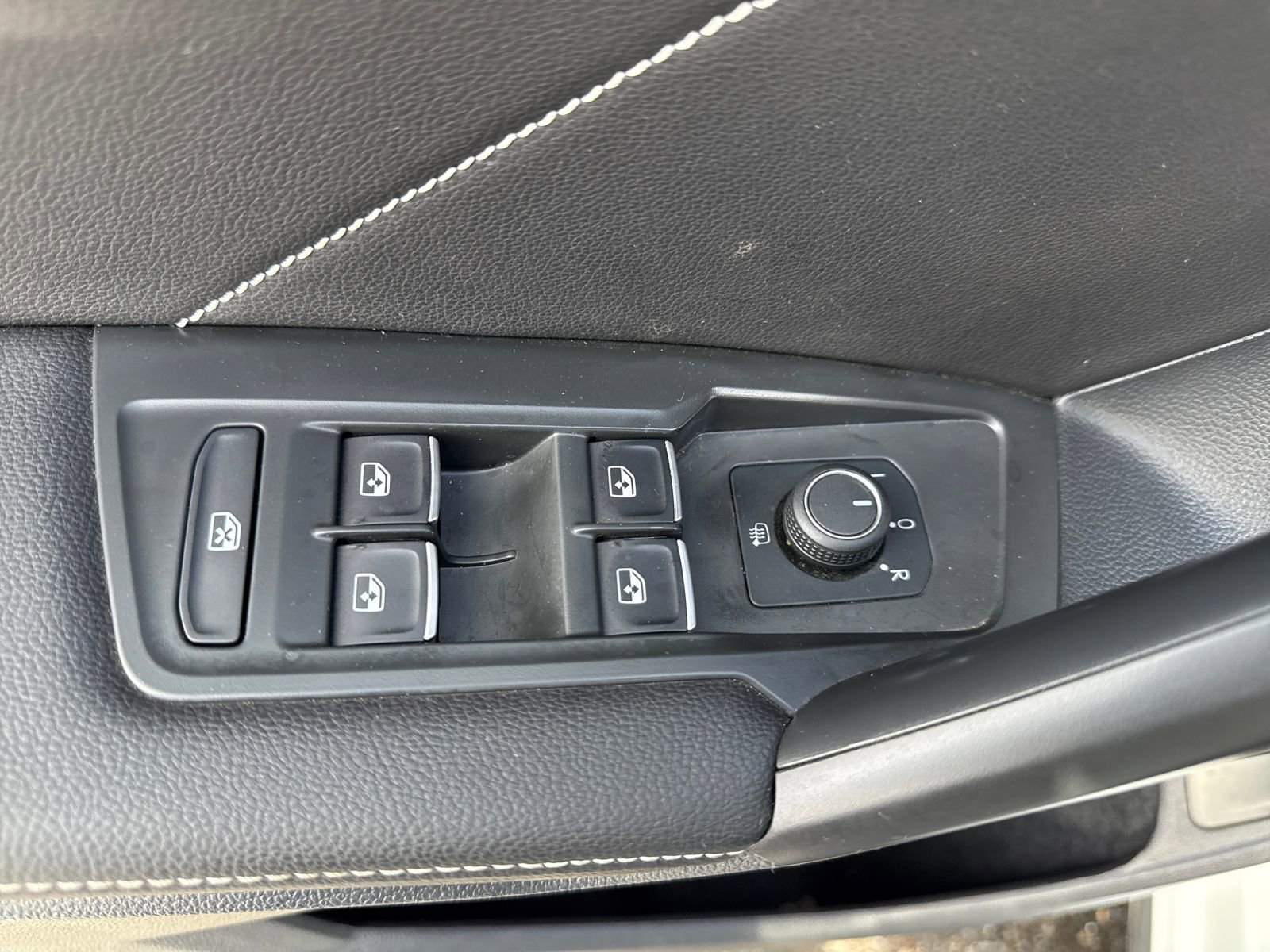 Used 2024 Volkswagen Tiguan SE image 11