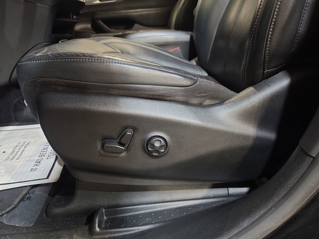 Used 2020 Chrysler Pacifica Touring-L w/ S Appearance Package image 14