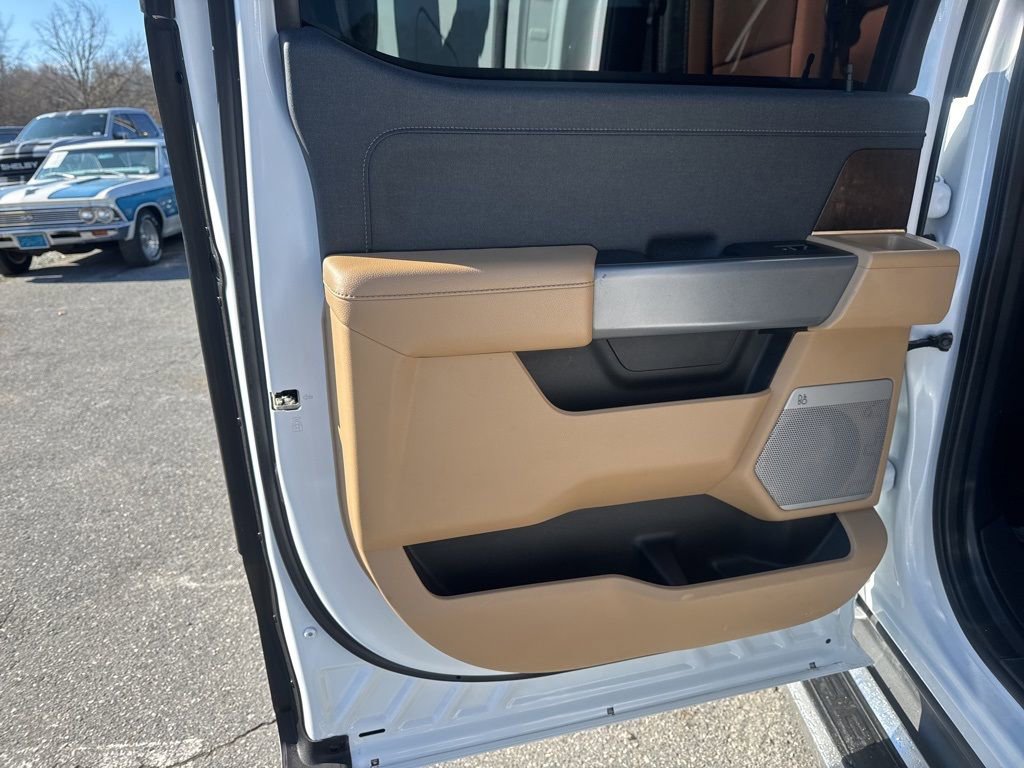 Used 2023 Ford F250 Lariat w/ Chrome Package image 28