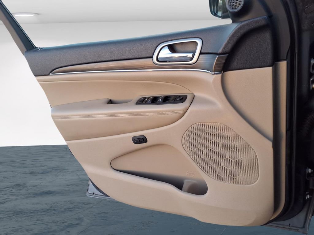 Used 2019 Jeep Grand Cherokee Limited image 25