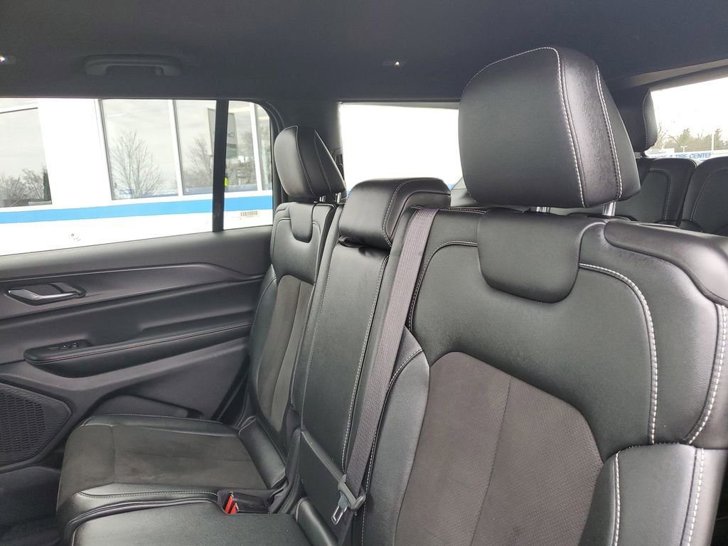 Used 2024 Jeep Grand Cherokee L Laredo image 31