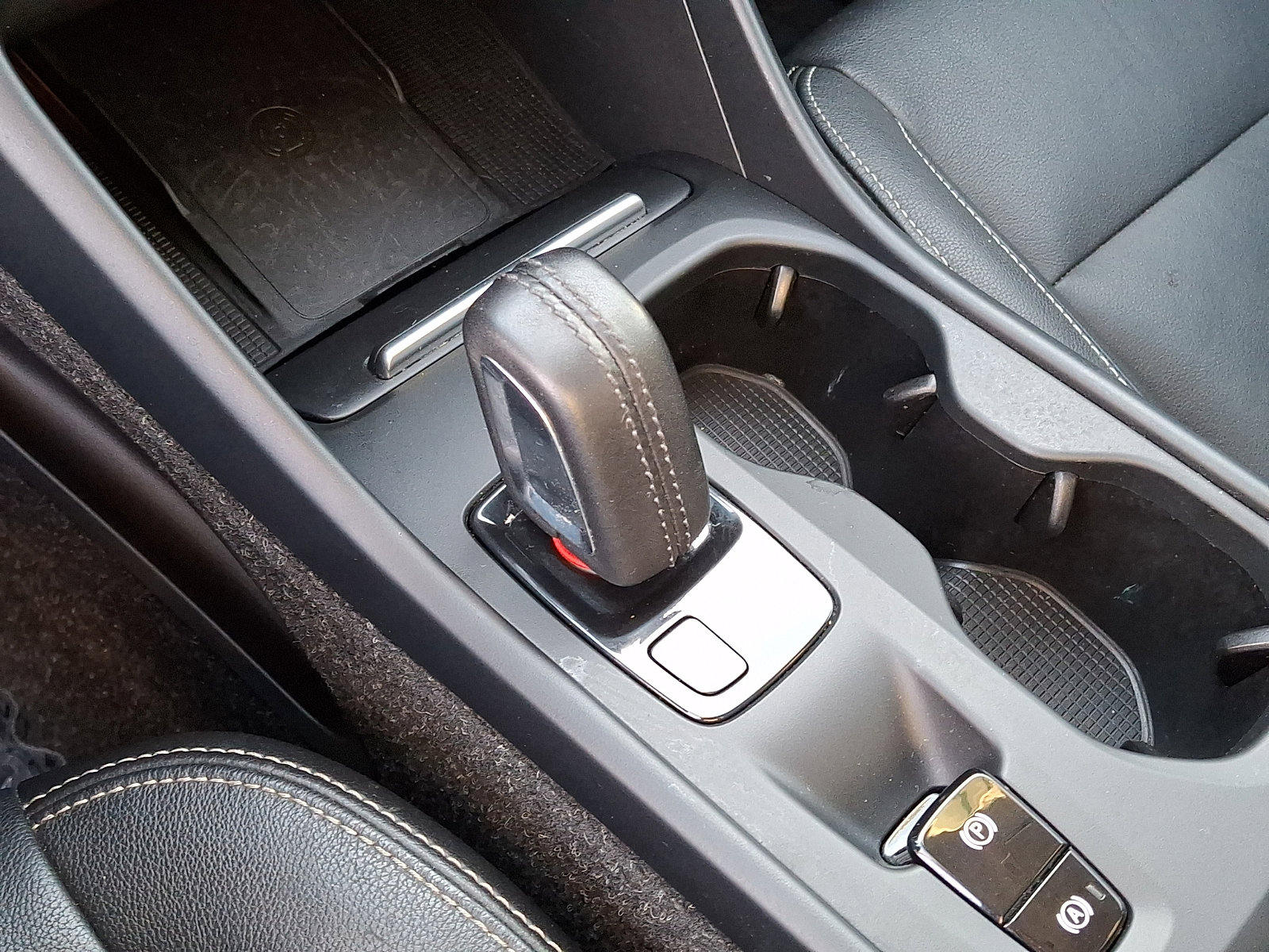 Used 2019 Volvo XC40 T5 Momentum image 18