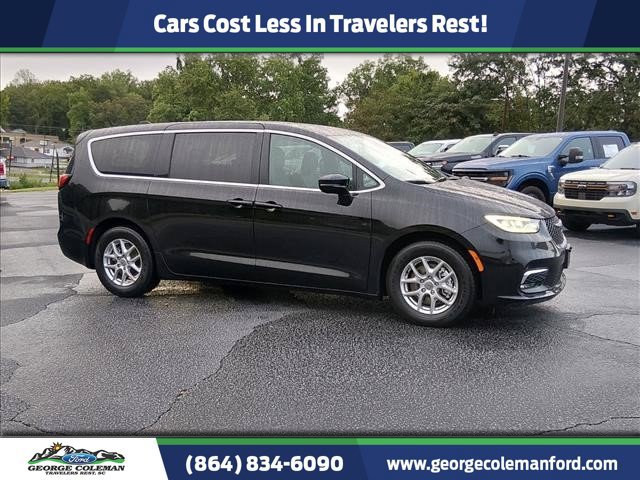 Used 2025 Chrysler Pacifica Select