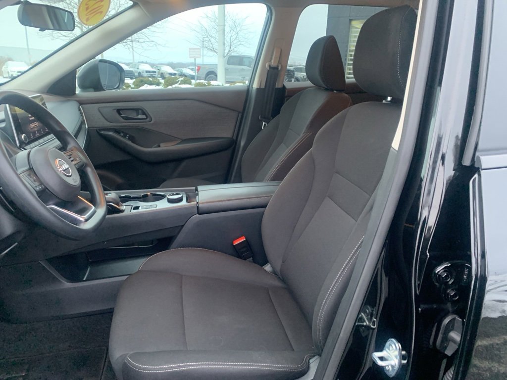 Used 2023 Nissan Rogue S image 10