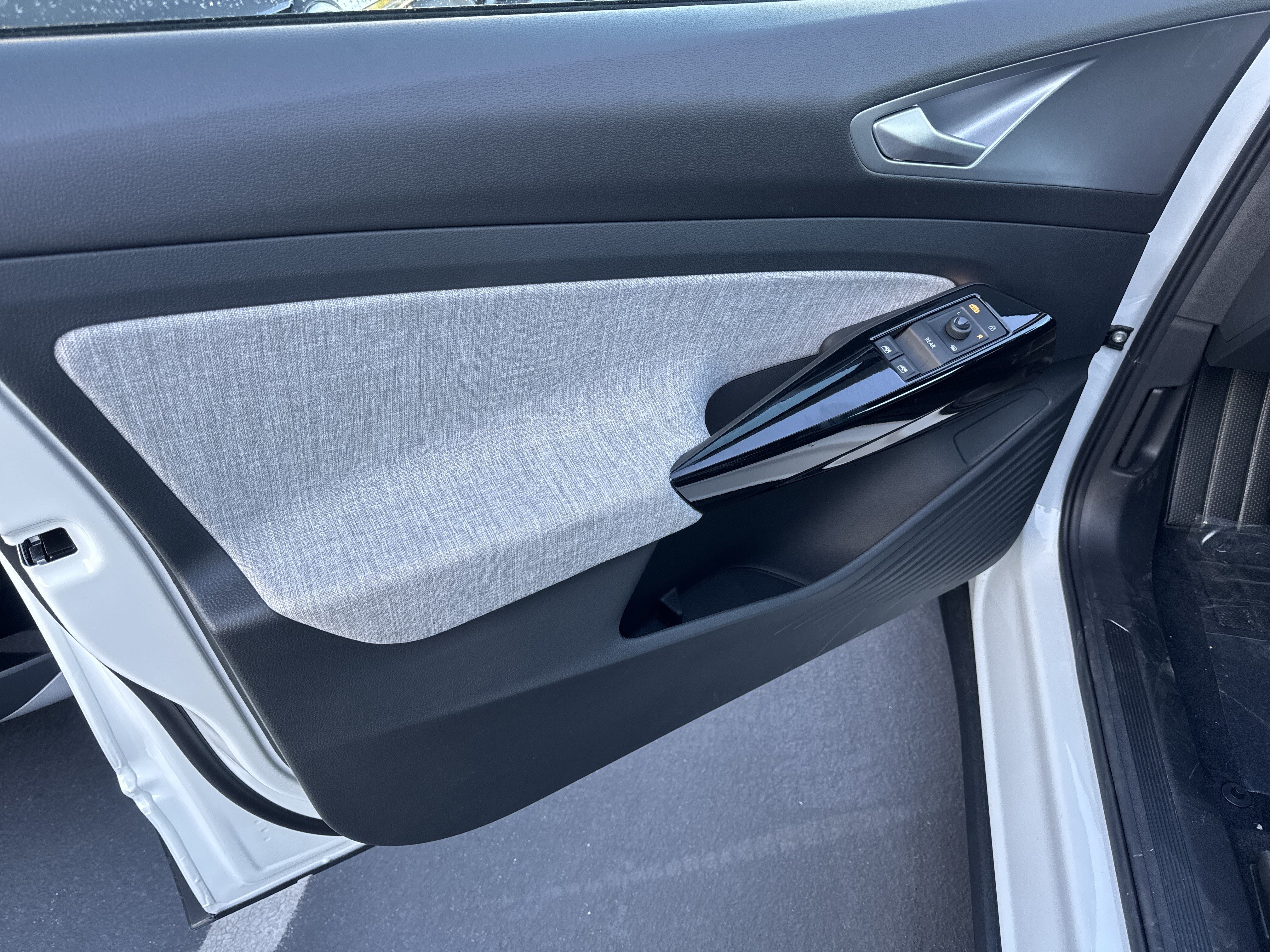 New 2026 Volkswagen ID.4 Pro RWD image 12