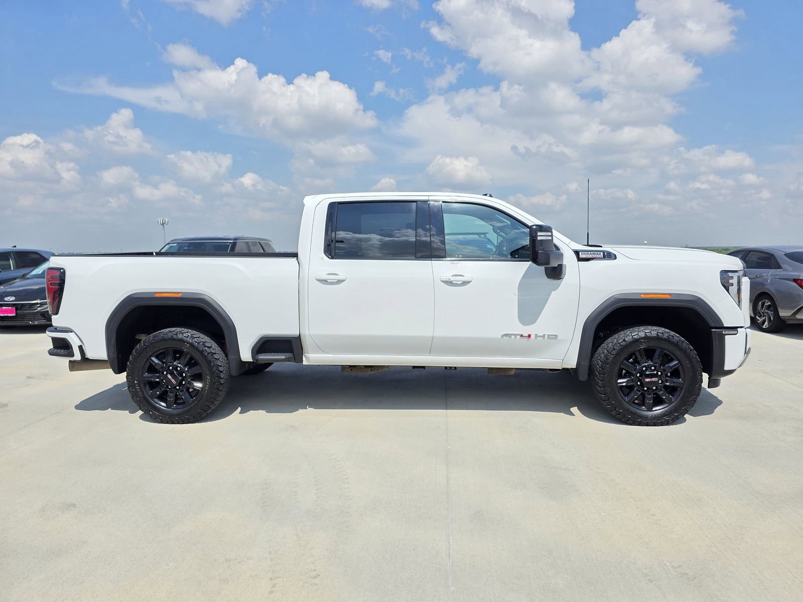 Used 2024 GMC Sierra 2500 AT4 w/ AT4 Preferred Package image 5