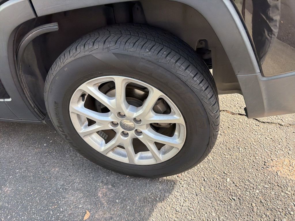 Used 2016 Jeep Cherokee Latitude w/ Comfort & Sound Group image 9