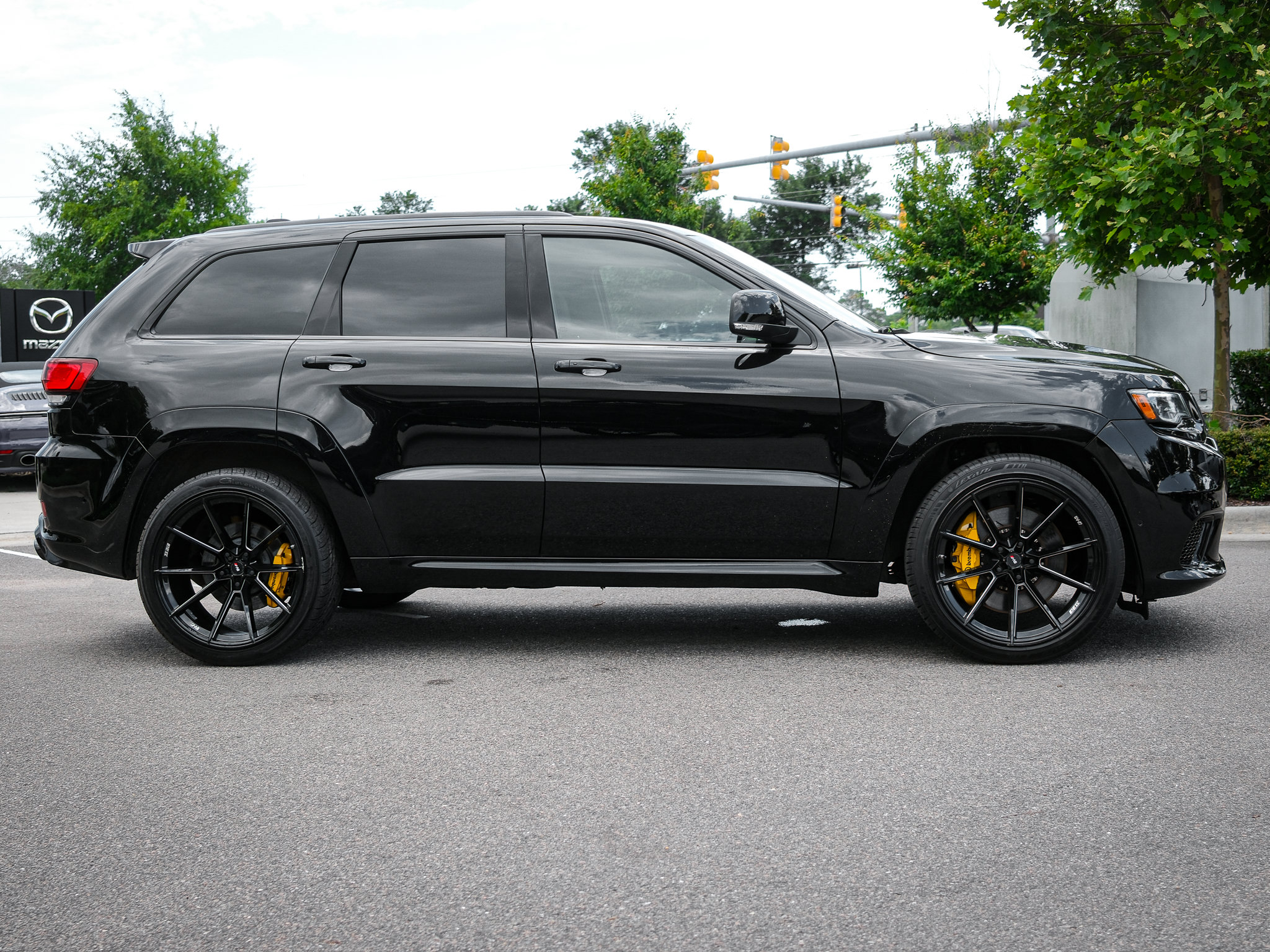 Used 2018 Jeep Grand Cherokee Trackhawk AWD/4WD image 11