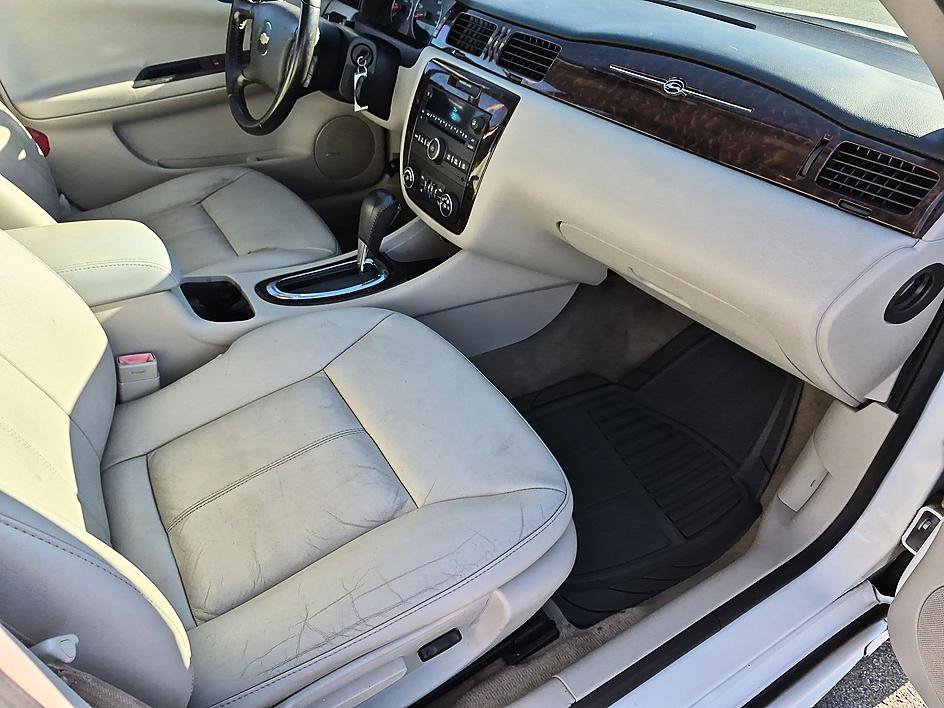 Used 2012 Chevrolet Impala LTZ FWD image 33