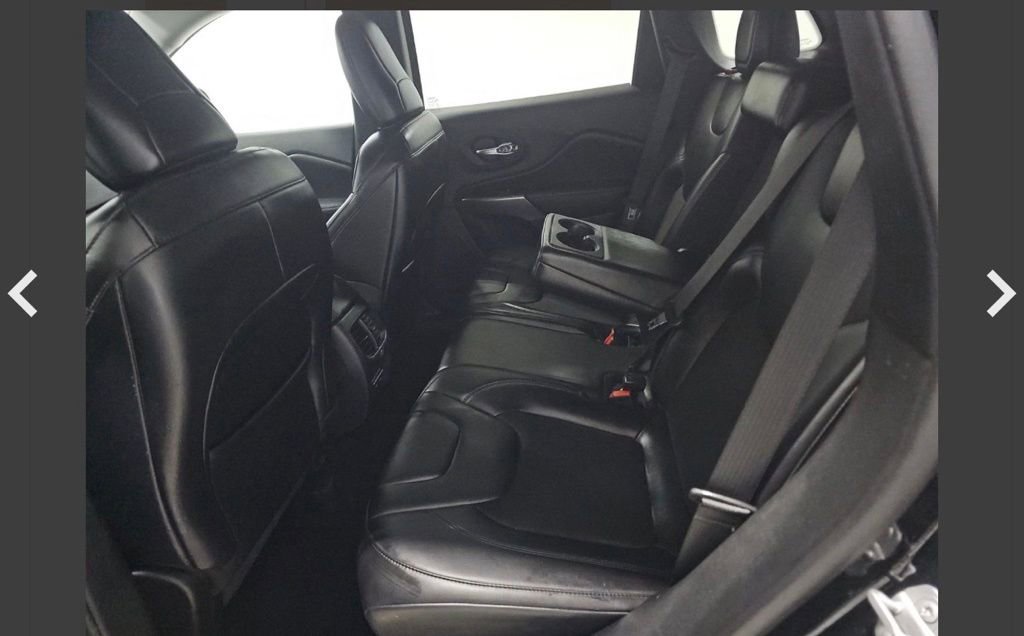 Used 2020 Jeep Cherokee Latitude Plus w/ Cold Weather Group AWD/4WD image 7