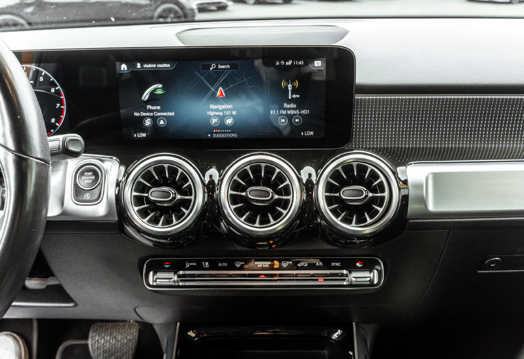 Used 2022 Mercedes-Benz GLB 250 4MATIC w/ Premium Package Lite image 17