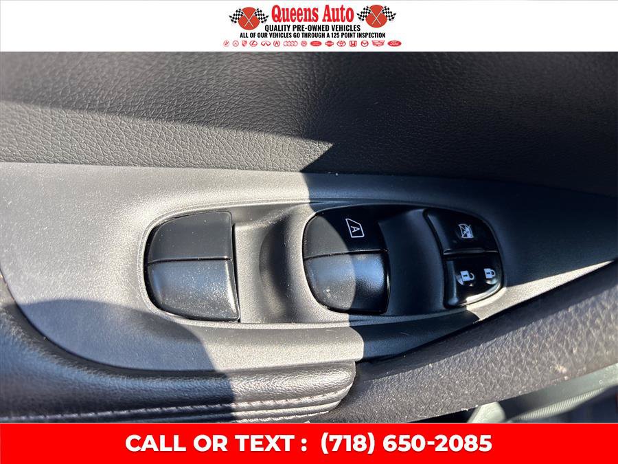 Used 2018 Nissan Rogue SV AWD/4WD image 42