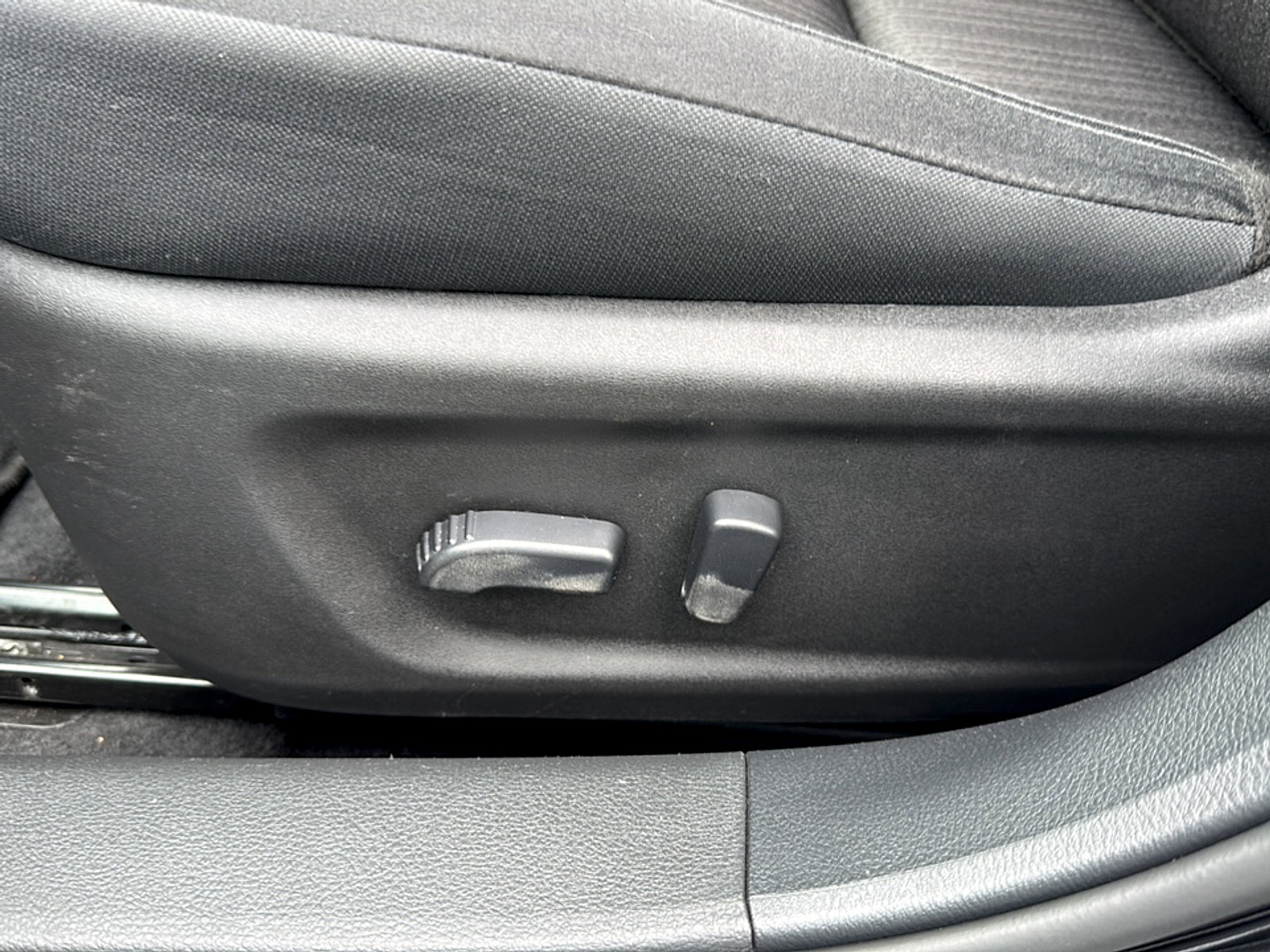 Used 2025 Nissan Altima 2.5 SV FWD image 8
