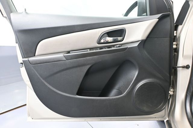 Used 2013 Chevrolet Cruze LS FWD image 16