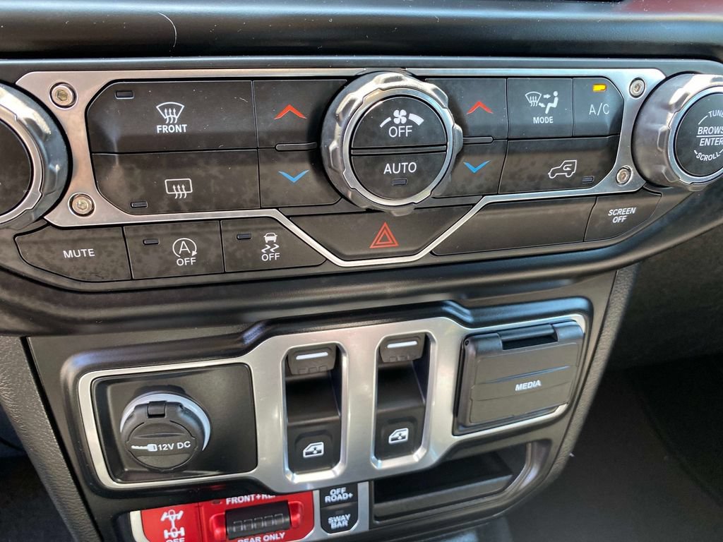 Used 2022 Jeep Wrangler Rubicon AWD/4WD image 16