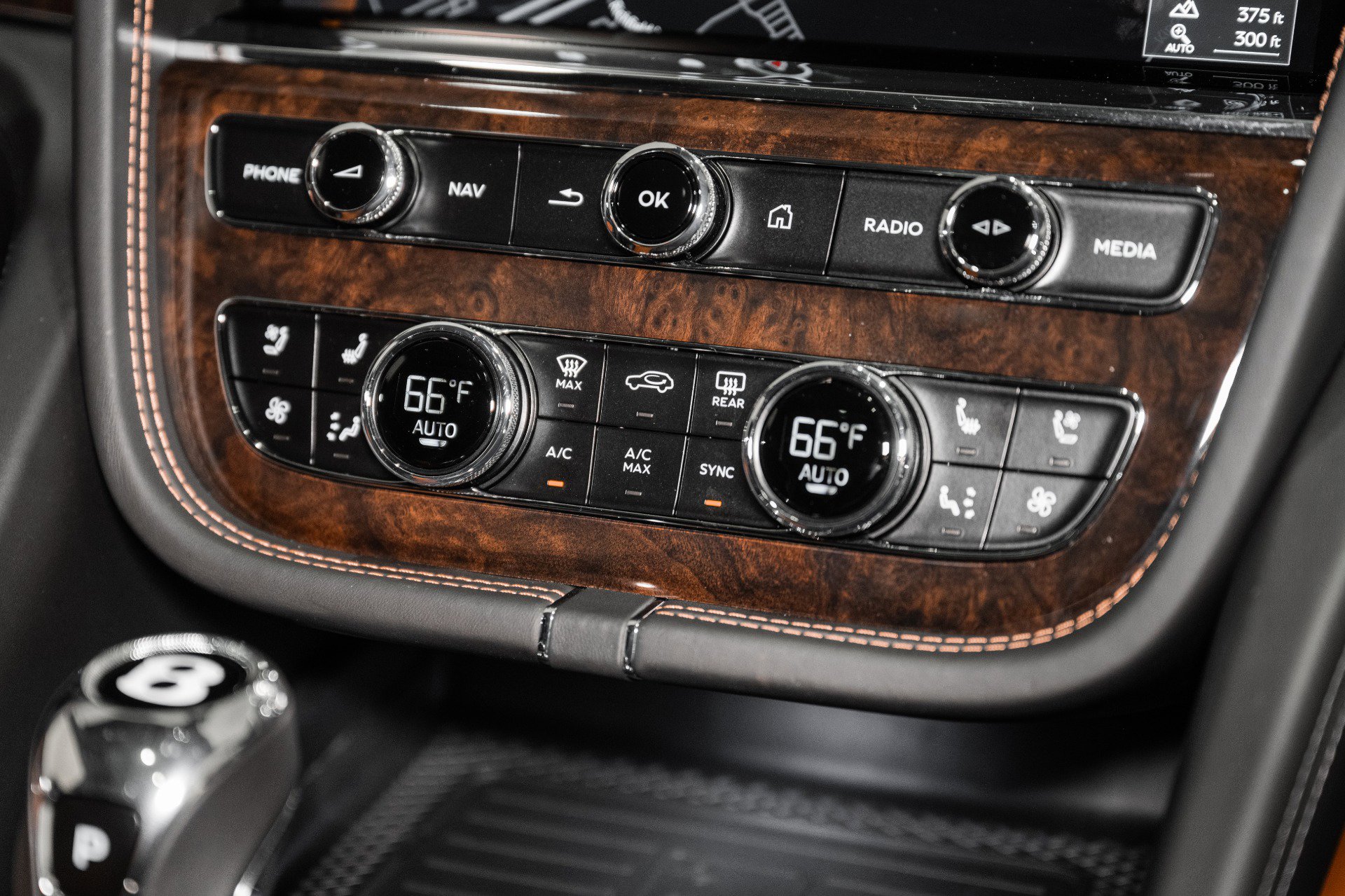 Used 2022 Bentley Bentayga image 41