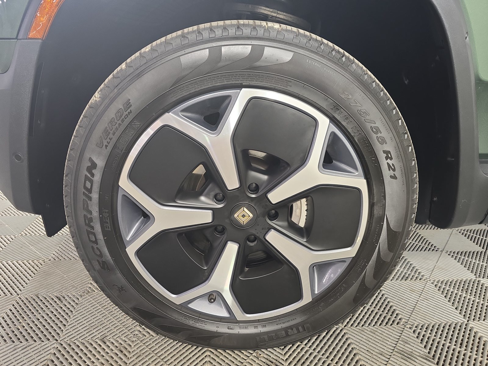 Used 2024 Rivian R1T Adventure Dual AWD/4WD image 9