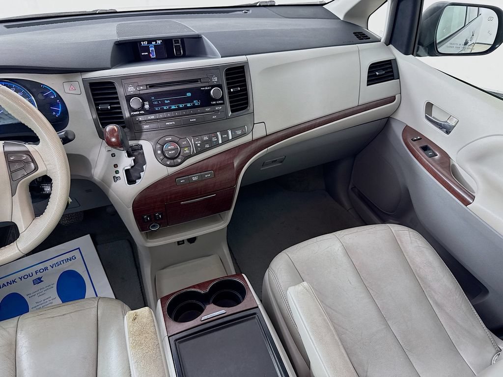 Used 2013 Toyota Sienna XLE FWD image 29