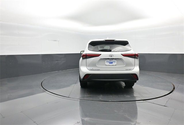 Used 2023 Toyota Highlander XLE image 6