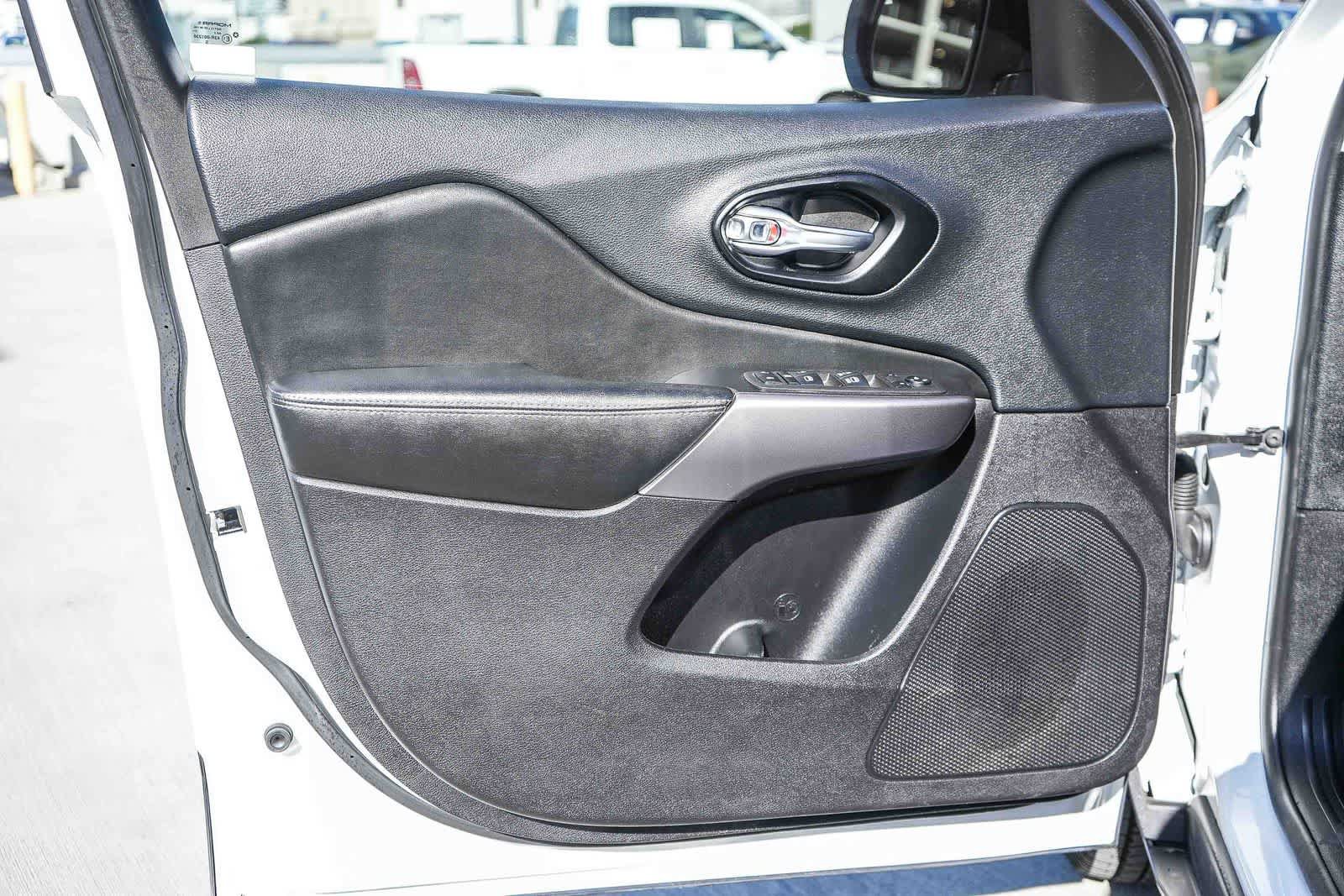 Used 2022 Jeep Cherokee Latitude Lux FWD image 21