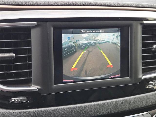 Used 2018 Chrysler Pacifica Touring-L image 12