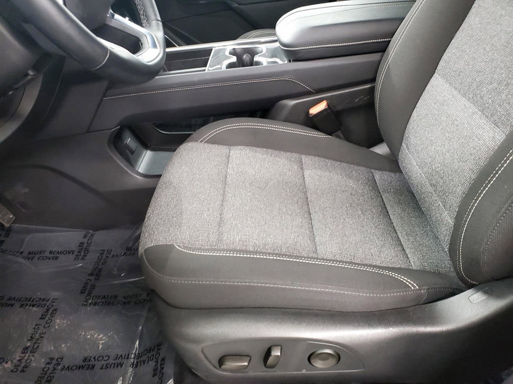 Used 2025 GMC Acadia Elevation image 13