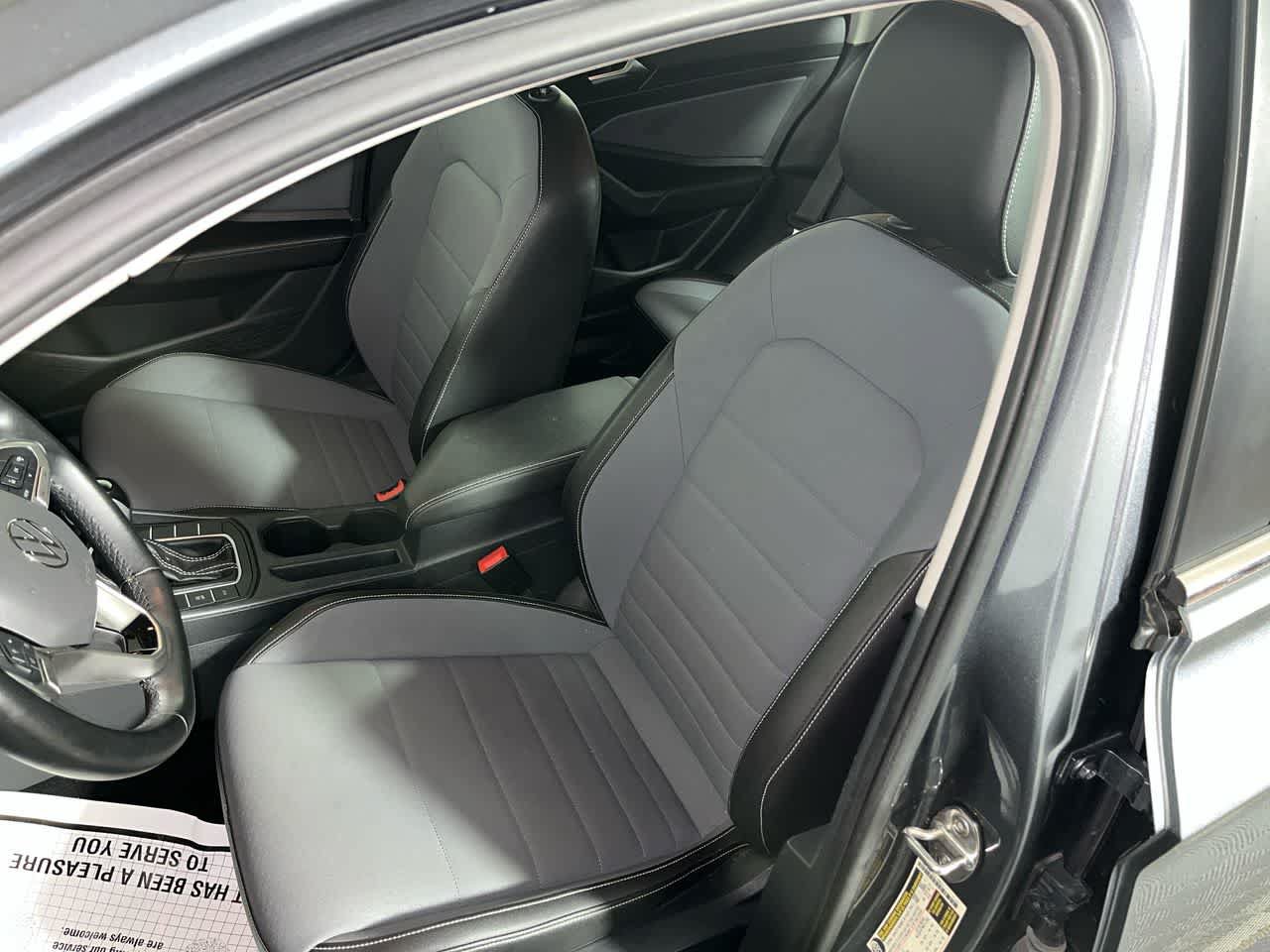 Used 2025 Volkswagen Jetta SE FWD image 15