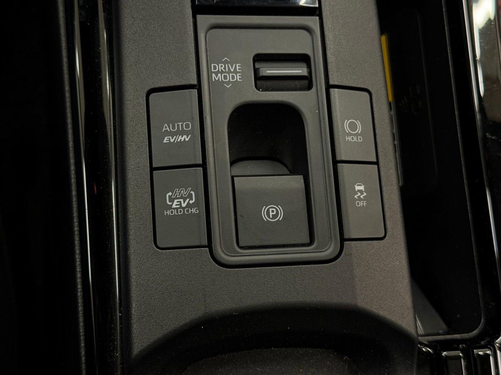 Used 2025 Toyota Prius Plug-In Hybrid w/ Limited Premium Package image 32