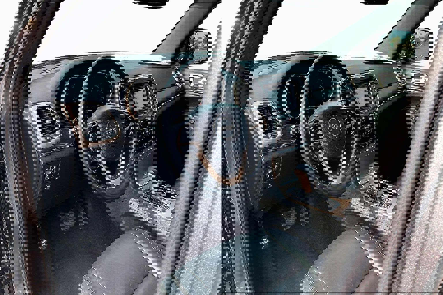 Used 2017 Jeep Grand Cherokee Limited image 12