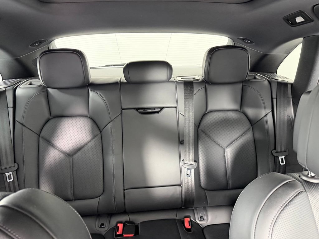 Certified 2026 Porsche Macan AWD/4WD image 14