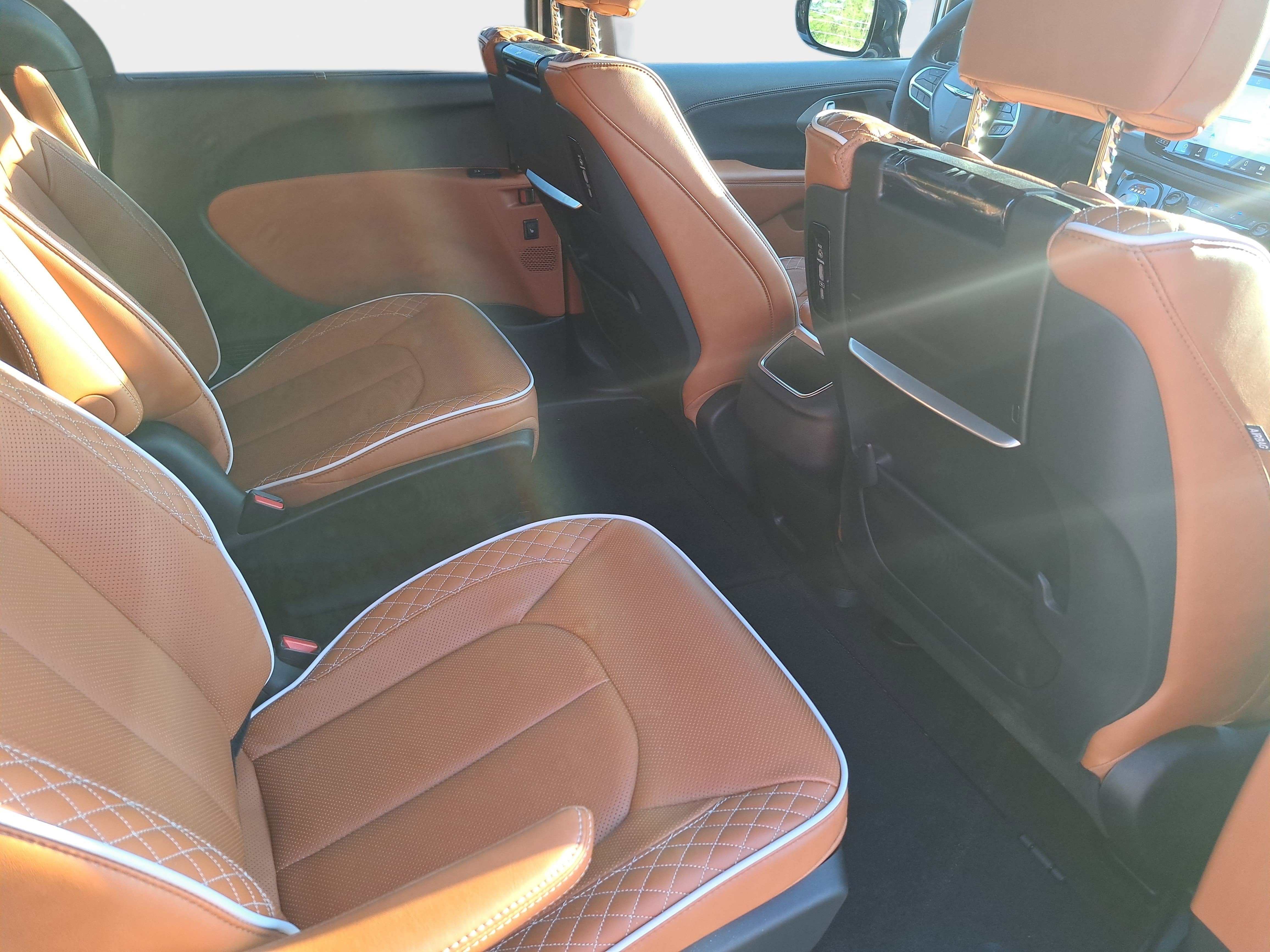 New 2026 Chrysler Pacifica Pinnacle image 11