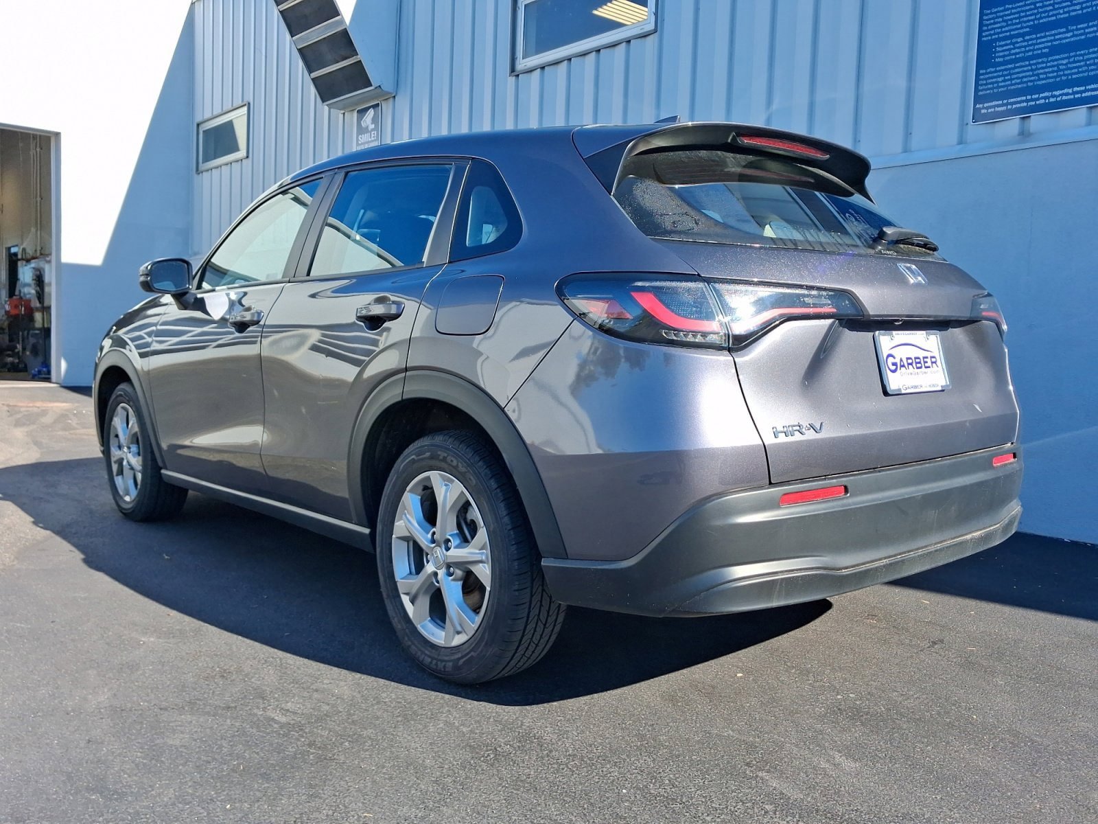 Used 2023 Honda HR-V LX image 3