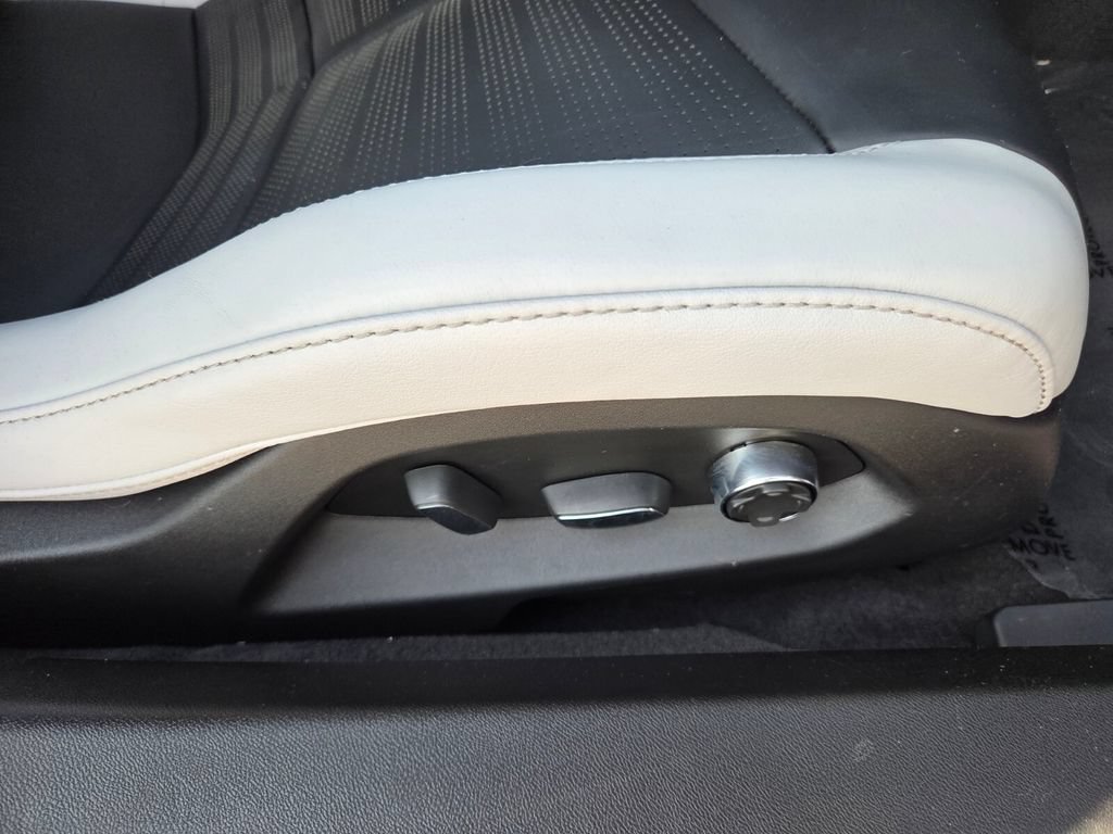 Used 2025 Chevrolet Corvette Stingray Preferred Conv w/ Stealth Interior Trim Package RWD image 15