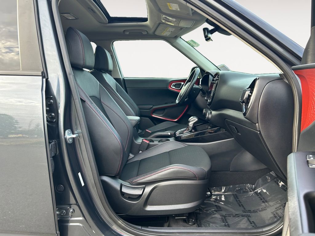 Used 2023 Kia Soul GT-Line image 11