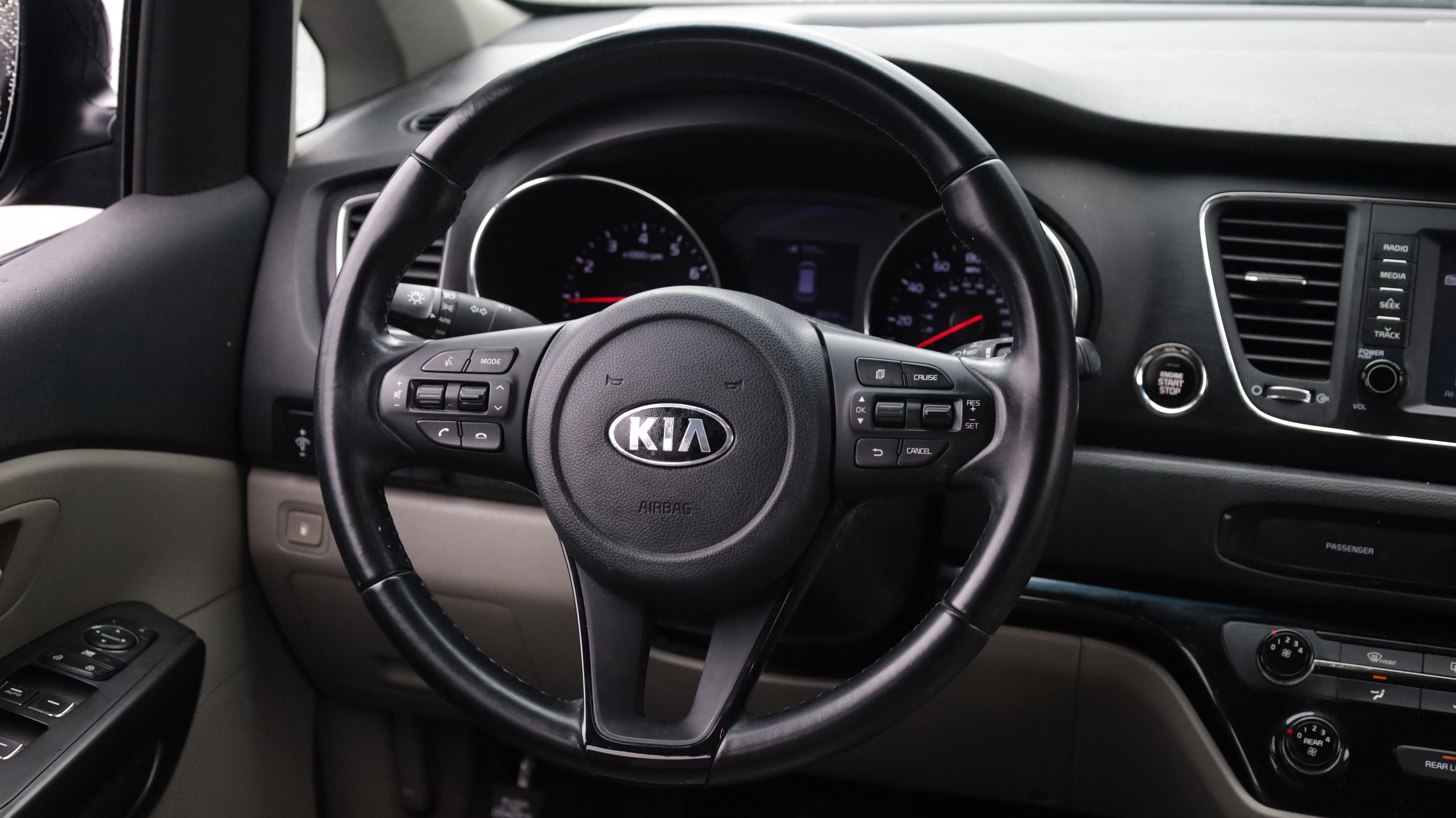 Used 2019 Kia Sedona EX FWD image 4