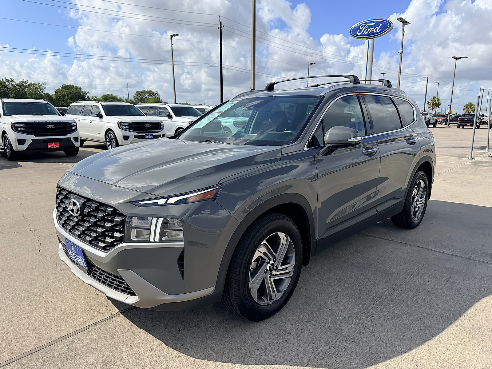 Used 2023 Hyundai Santa Fe SEL FWD image 3