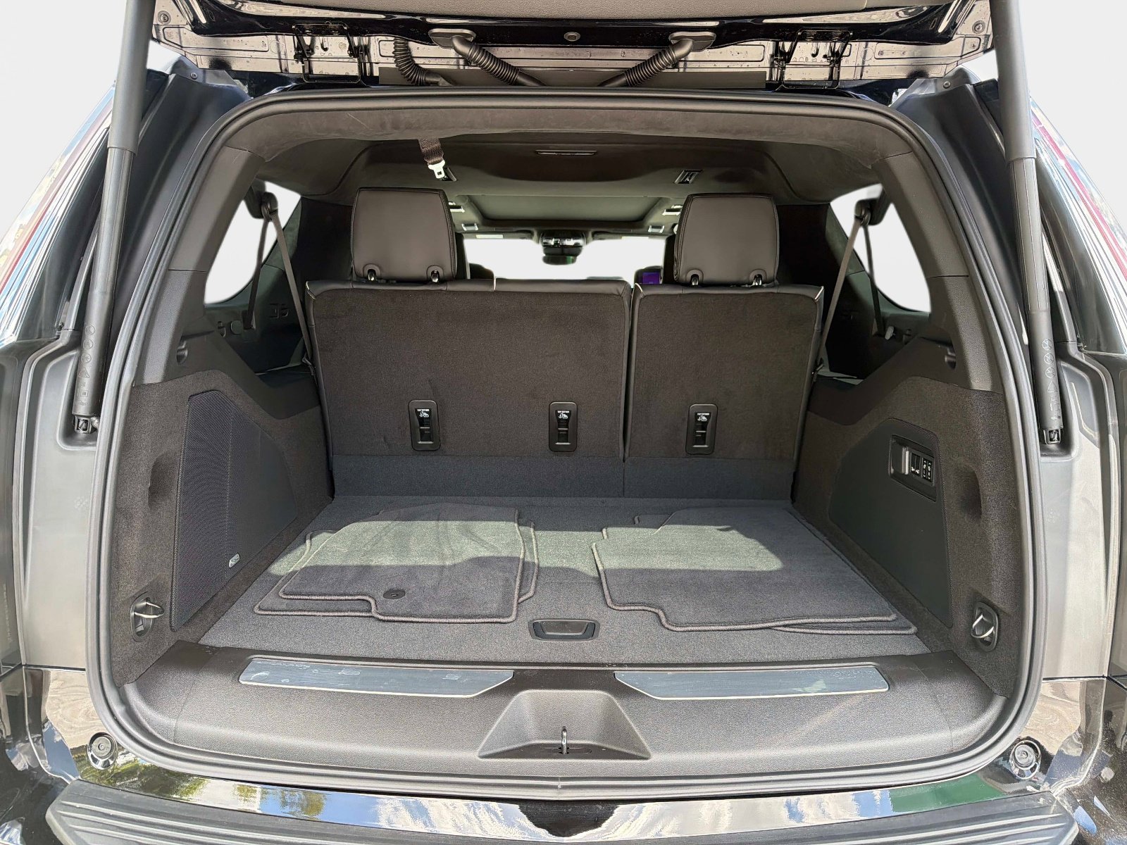 Used 2026 Cadillac Escalade ESV Platinum Sport w/ LPO, ONYX Package image 30